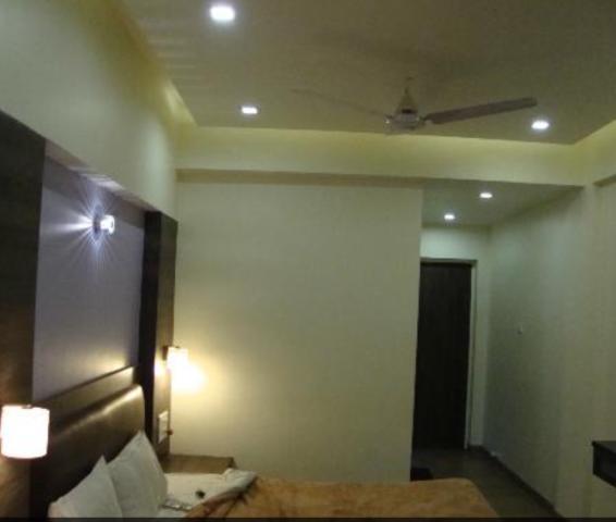 Shreyas Hotel ماهاباليشوار المظهر الخارجي الصورة