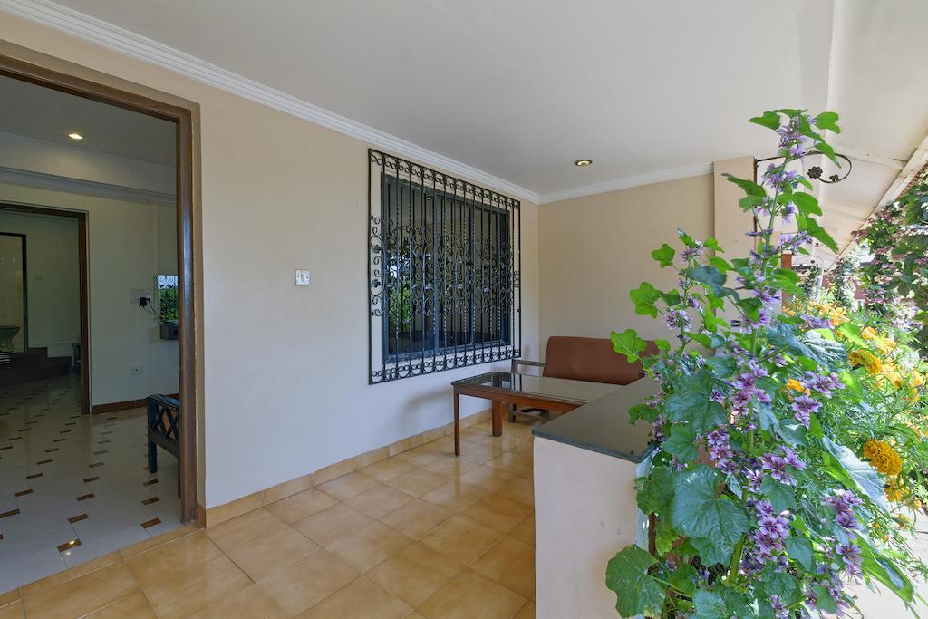 Shreyas Hotel ماهاباليشوار الغرفة الصورة