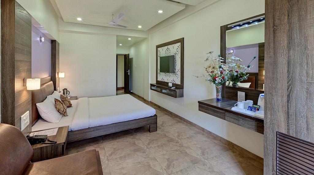 Shreyas Hotel ماهاباليشوار الغرفة الصورة