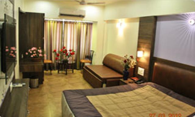 Shreyas Hotel ماهاباليشوار المظهر الخارجي الصورة